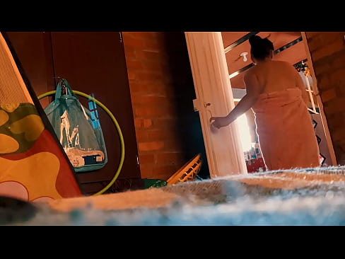 ❤️ דודי הולך אחרי למקלחת, הוא מזיין אותי בזמן שאני מתקלח. פורנו רוסי ב-iw.josporn-com.ru ❌❤