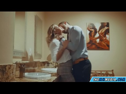 ❤️ כשבלונדינית חזה מפתה אותך בשירותים ציבוריים פורנו רוסי ב-iw.josporn-com.ru ❌❤